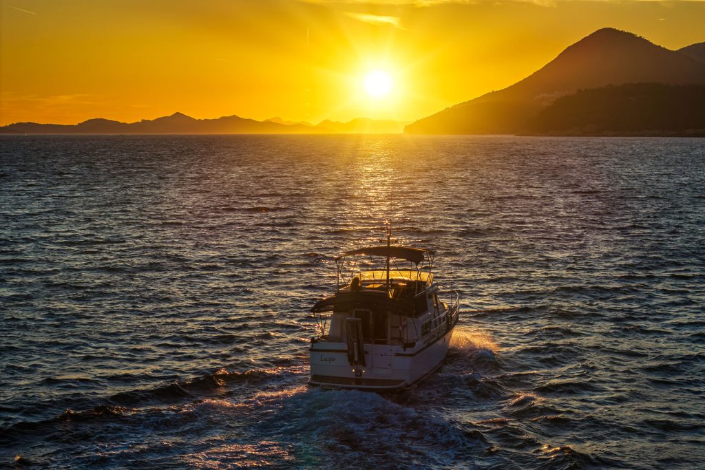 Coucher de soleil avec champagne
